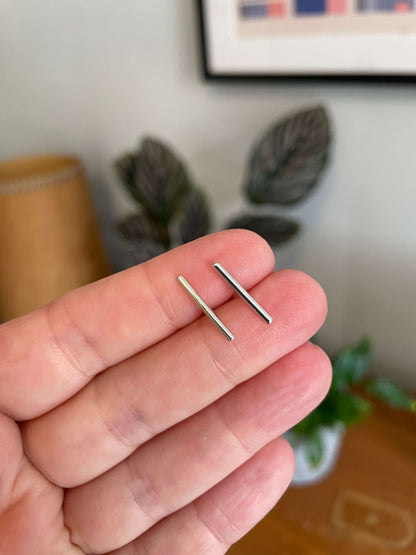 Minimal silver line studs