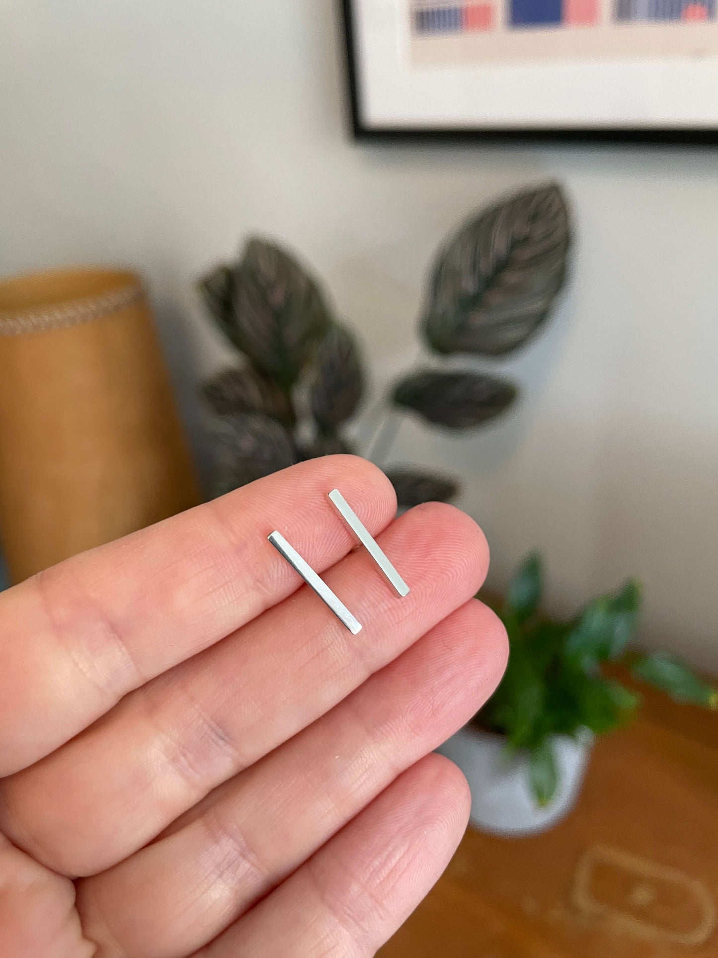 Minimal silver line studs